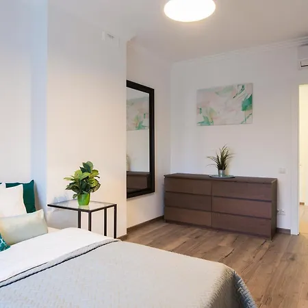 Old Penthouse With A Sky View Apartmán *