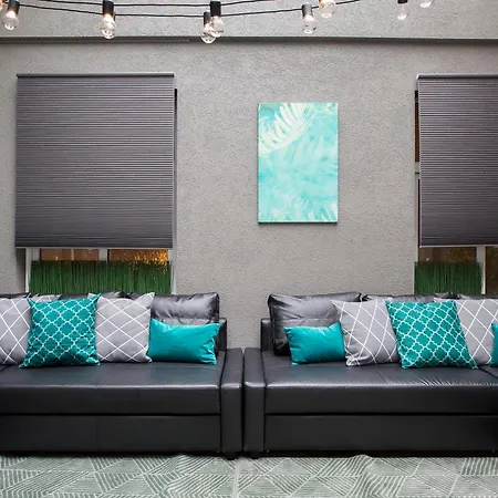 Old Penthouse With A Sky View Апартаменты *