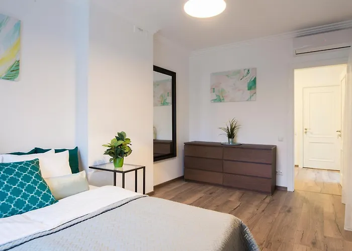 Old Penthouse With A Sky View Апартаменты *