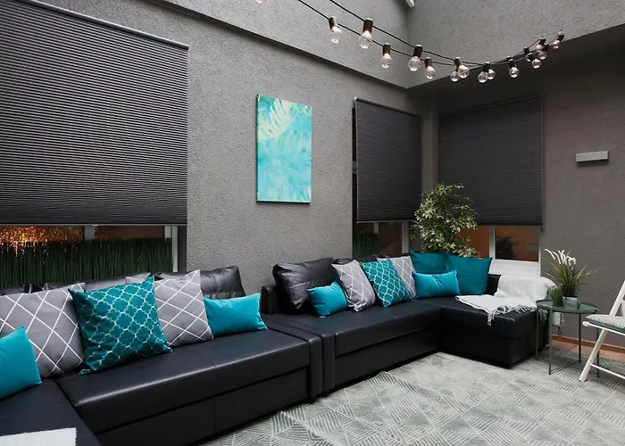 Old Penthouse With A Sky View Апартаменты