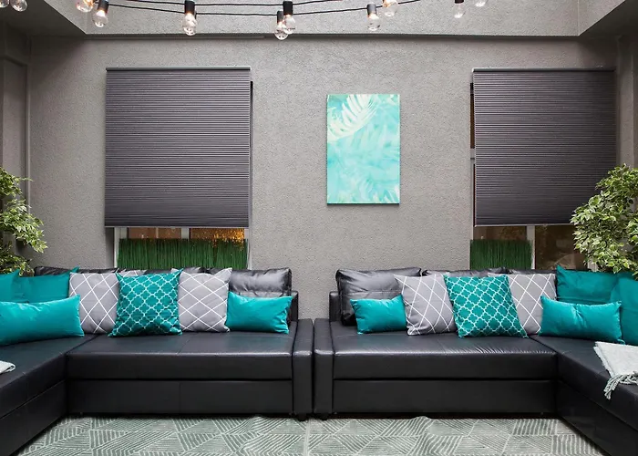 Old Penthouse With A Sky View Апартаменты *